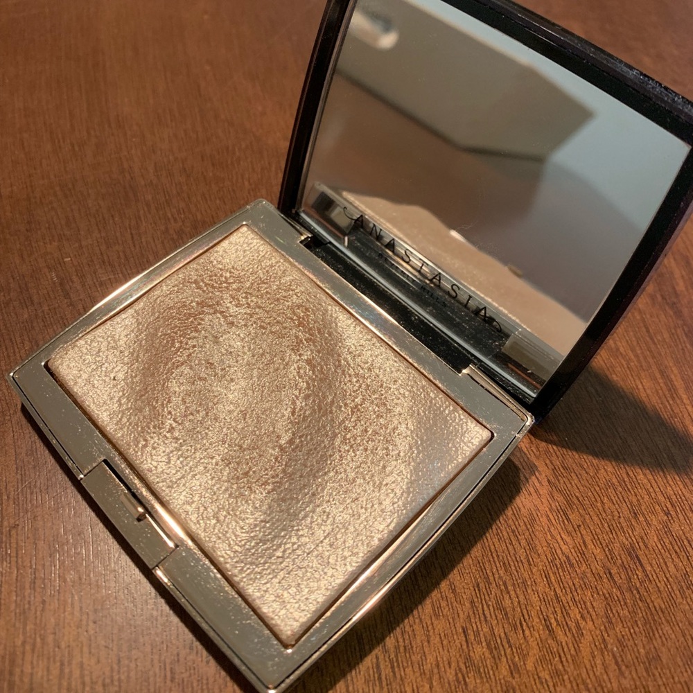 ABH X AMREZY Highlighter *LIMITED EDITION*